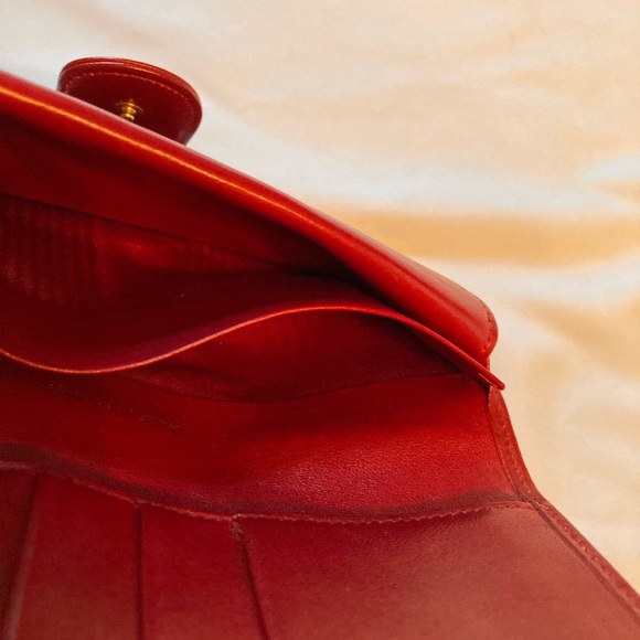 Chanel CC Kiss-lock red leather wallet - Picture 11 of 16